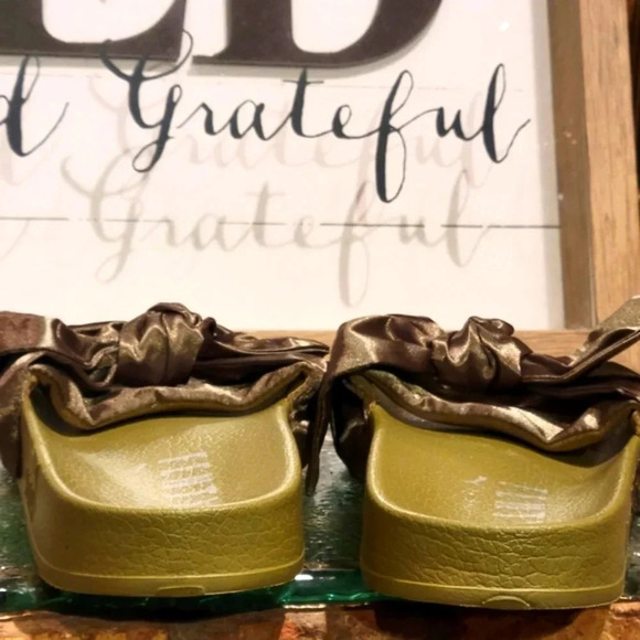 PUMA Fenty x Bow Slide 'Olive' Wmns  Sz 8.5 #365774-01 - Picture 4 of 12